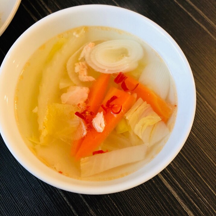 鮭と野菜の中華風ピリ辛スープ